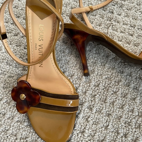 New! Louis Vuitton status heels! - Picture 5 of 7